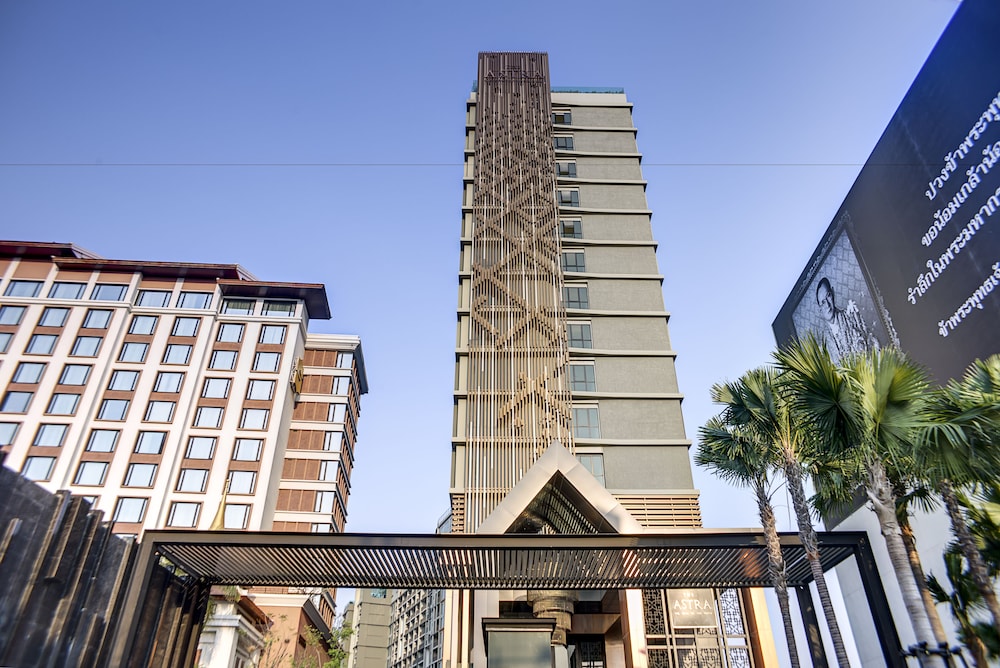 hic at night bazaar 607