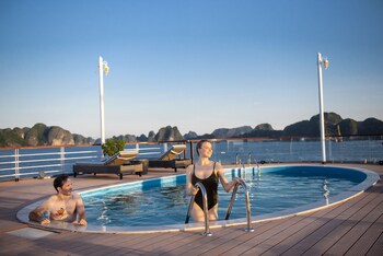 heritage cruises cat ba archipelago