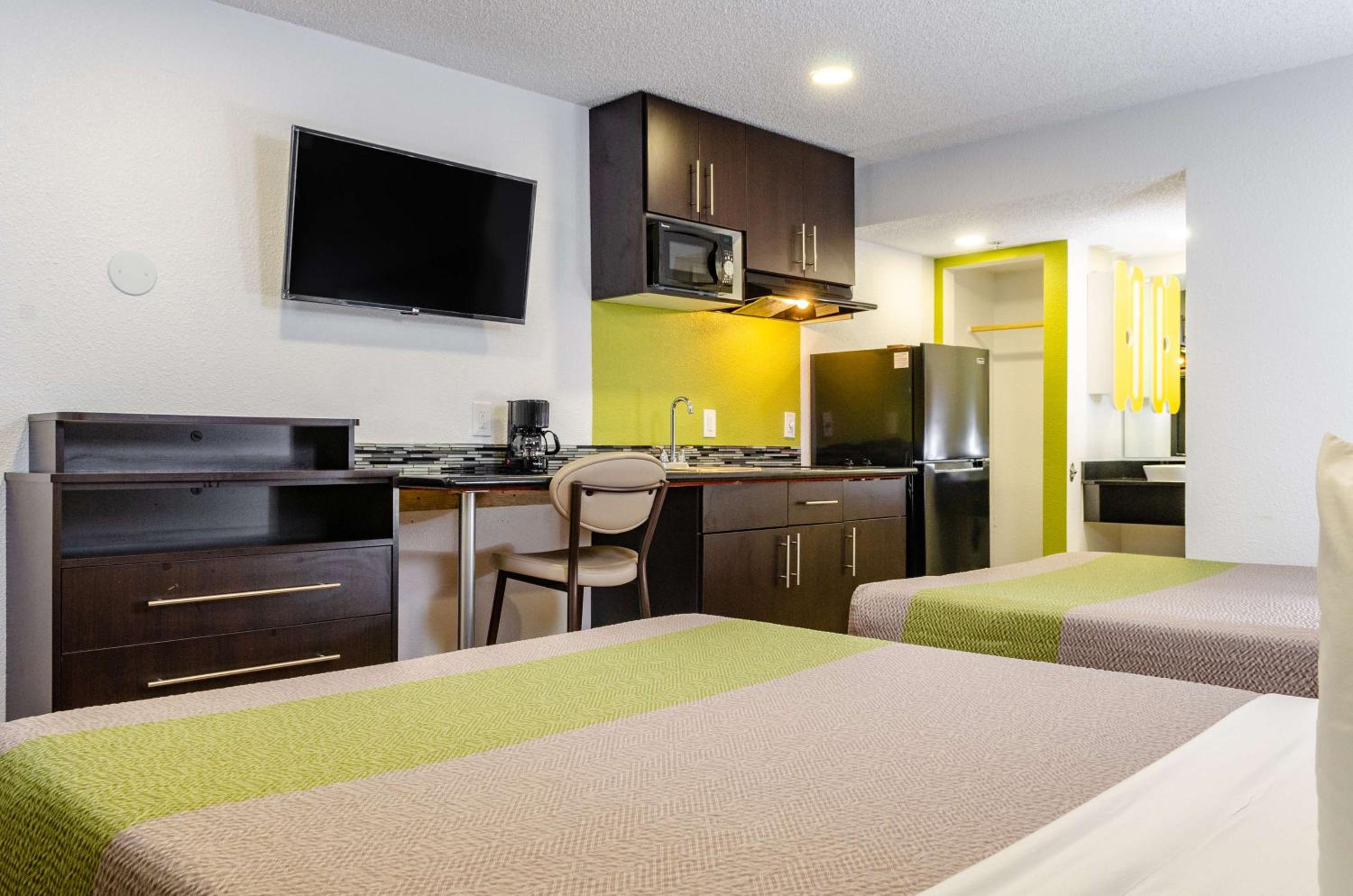 studio 6 fresno ca extended stay