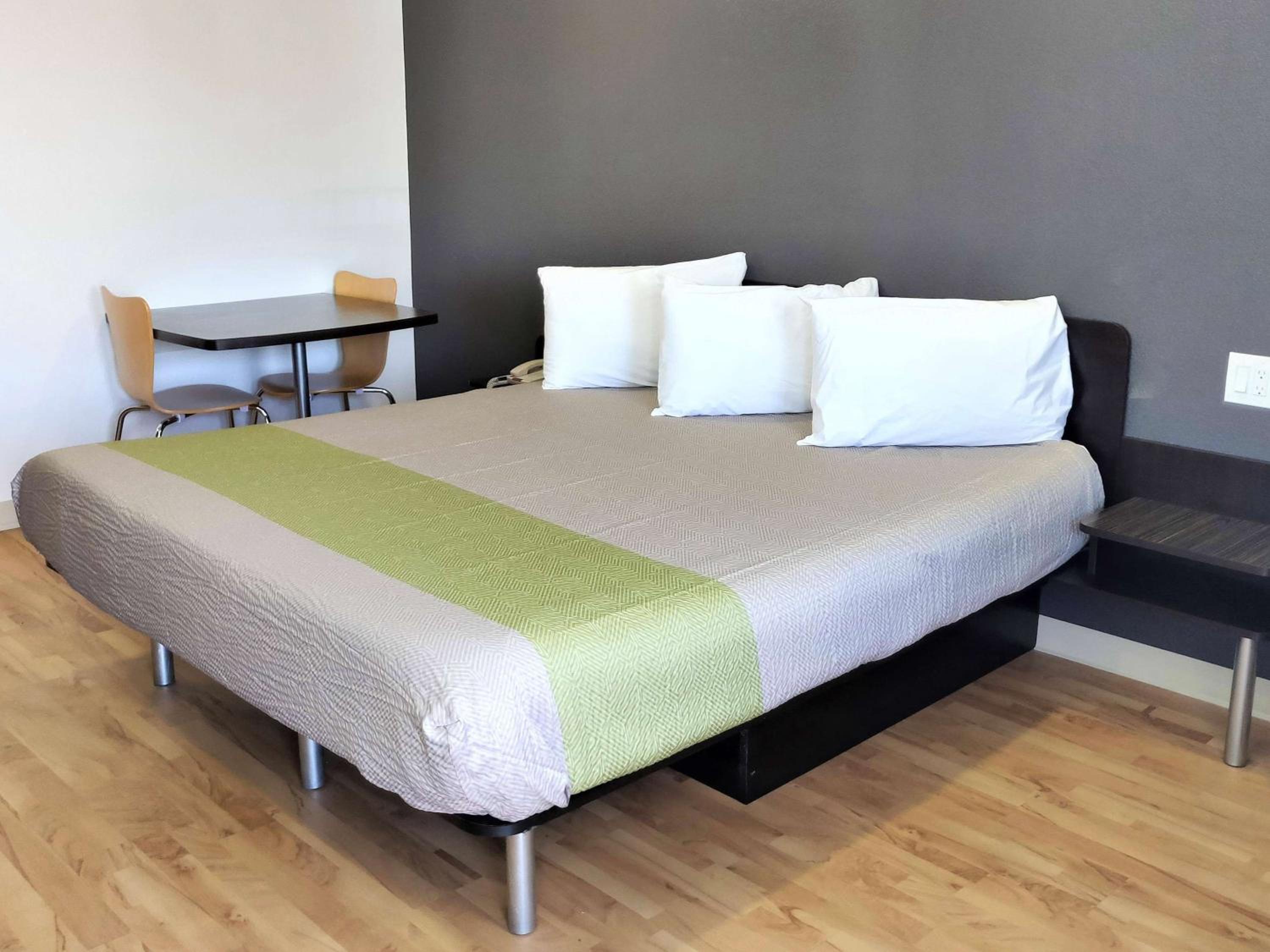 studio 6 fresno ca extended stay