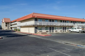 studio 6 fresno ca extended stay