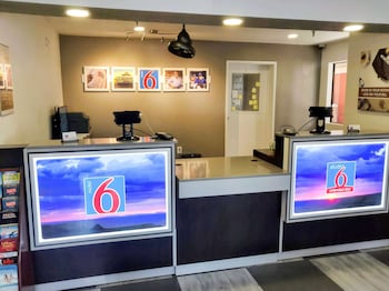 studio 6 fresno ca extended stay