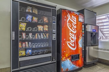 studio 6 fresno ca extended stay