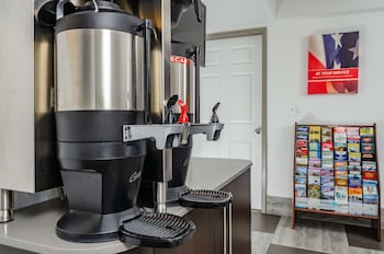 studio 6 fresno ca extended stay