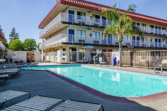 studio 6 fresno ca extended stay