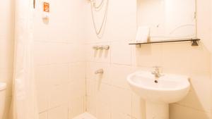 reddoorz premium near greenbelt makati