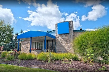 Travelodge By Wyndham Lansing,Lansing>>Delta Charter Township,2 star