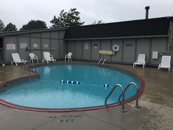 Travelodge By Wyndham Lansing,Lansing>>Delta Charter Township,2 star