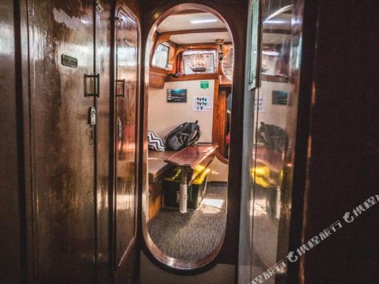 coral sea dreaming dive and sail