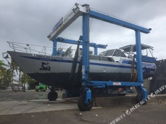 coral sea dreaming dive and sail