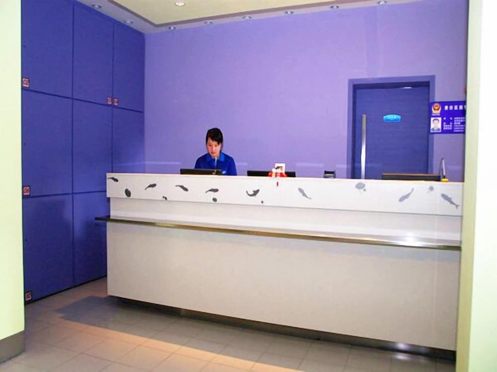 bestay shenyang forrbidden city huanyuan gate subway station