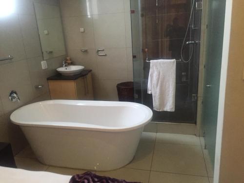 first divine suites hydro park