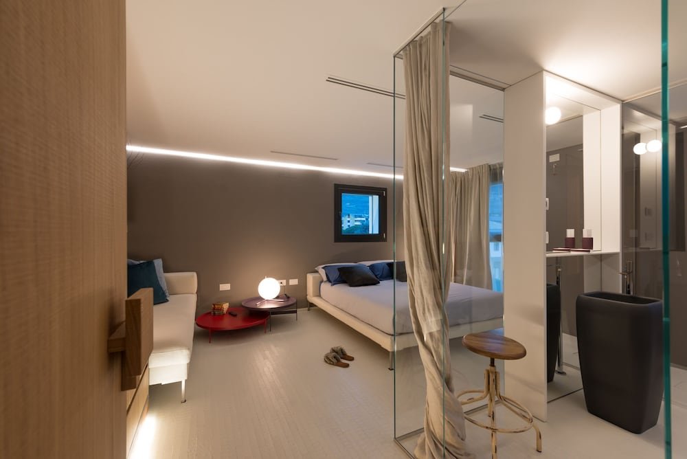 locanda black and white