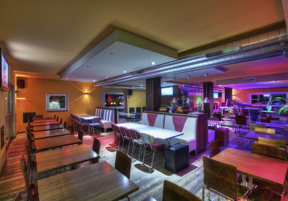 locanda black and white