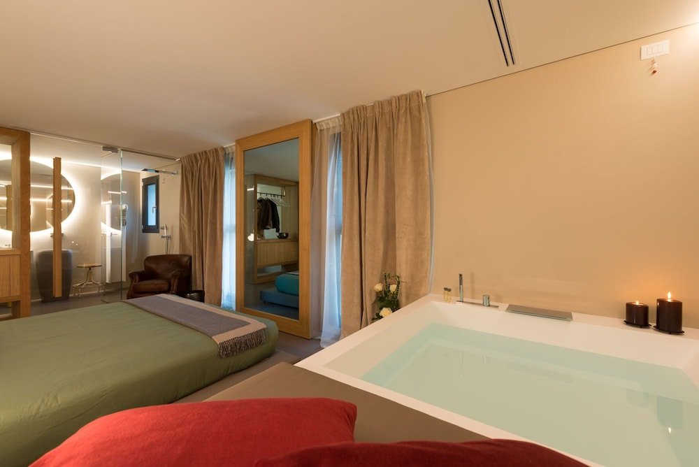 locanda black and white