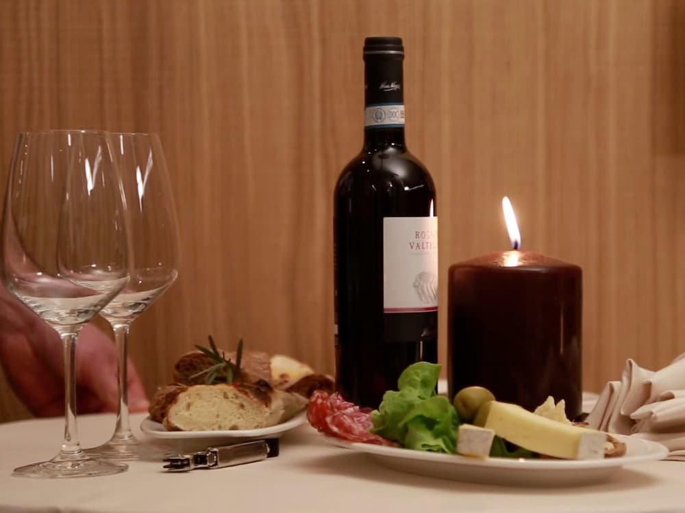 locanda black and white