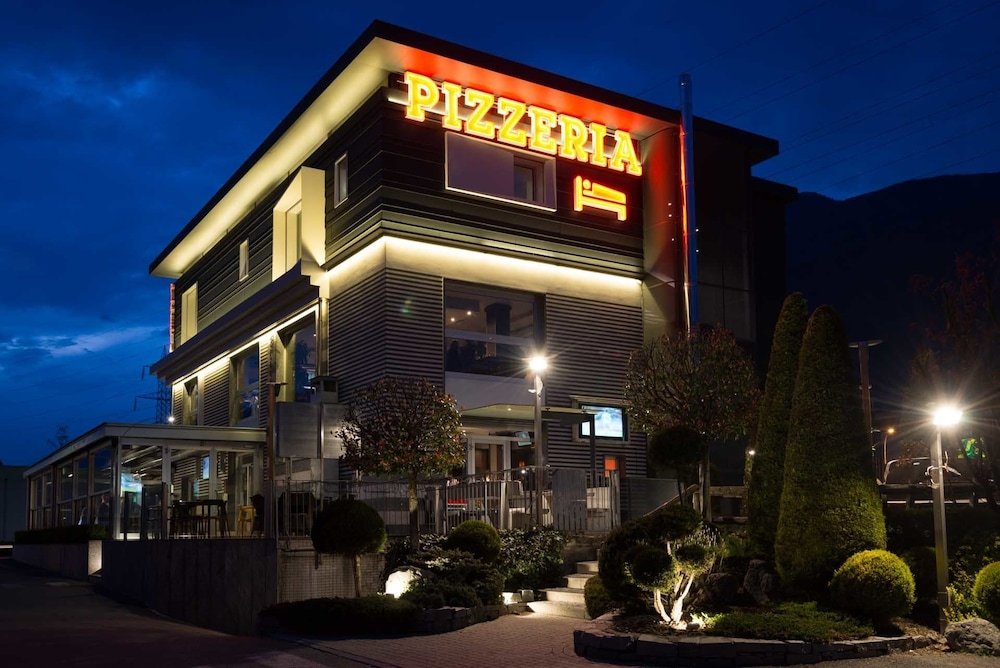 locanda black and white