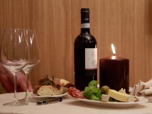 locanda black and white