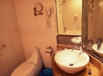 shanghai qidian apartment the bund