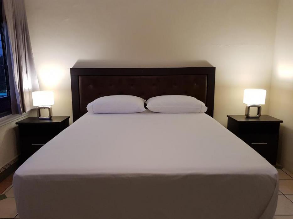 Aurora Express,Guatemala Department>>Guatemala City,3.5 star