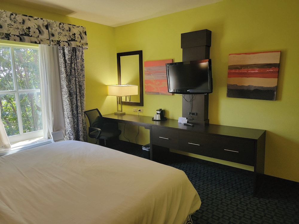 holiday inn garland by ihg