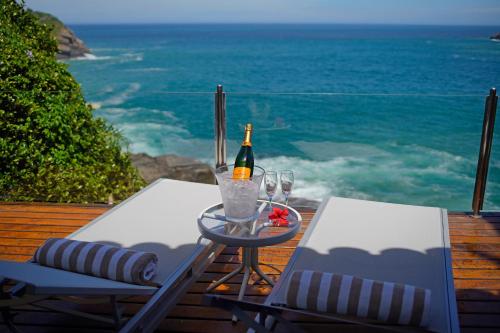 cliffside luxury inn