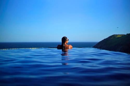 cliffside luxury inn