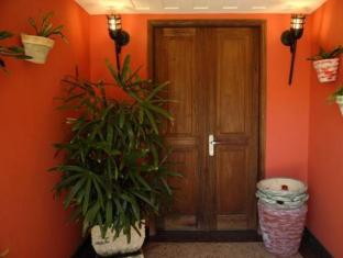 cliffside luxury inn