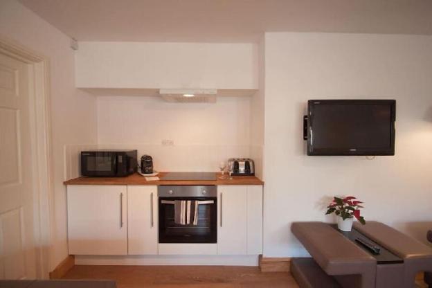 just b apartment 4