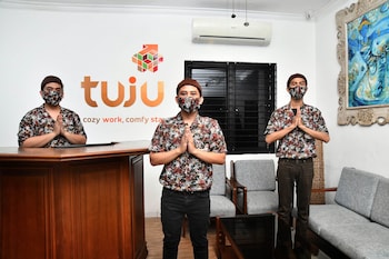 tuju abuserin syariah