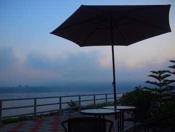 aenguy sabey chiangkhan homestay