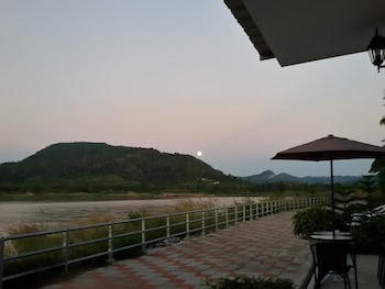aenguy sabey chiangkhan homestay