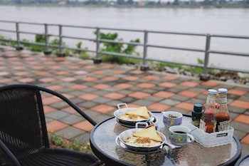 aenguy sabey chiangkhan homestay