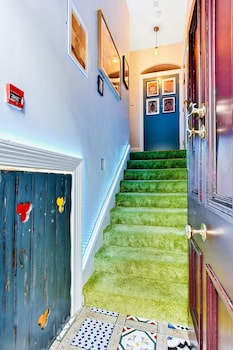 snug at clarence near museum of free derry and bloody sunday memorial