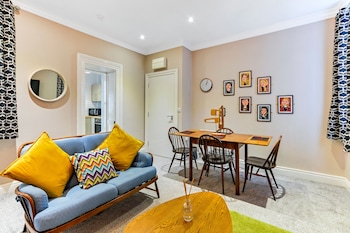 snug at clarence near museum of free derry and bloody sunday memorial