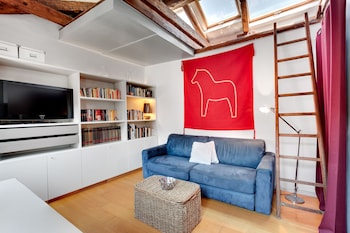 bragora smoochy attic venice