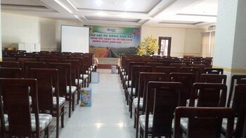 nhat ha hotel