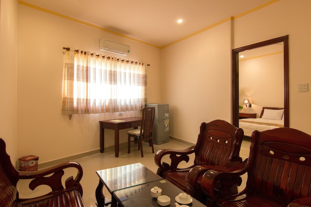 nhat ha hotel