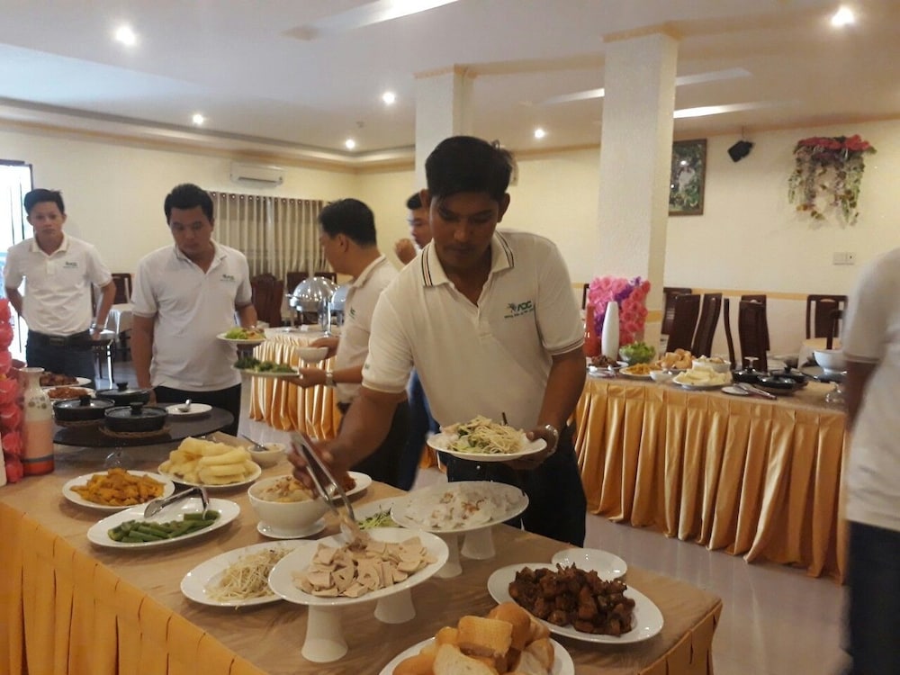 nhat ha hotel