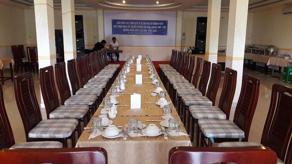 nhat ha hotel