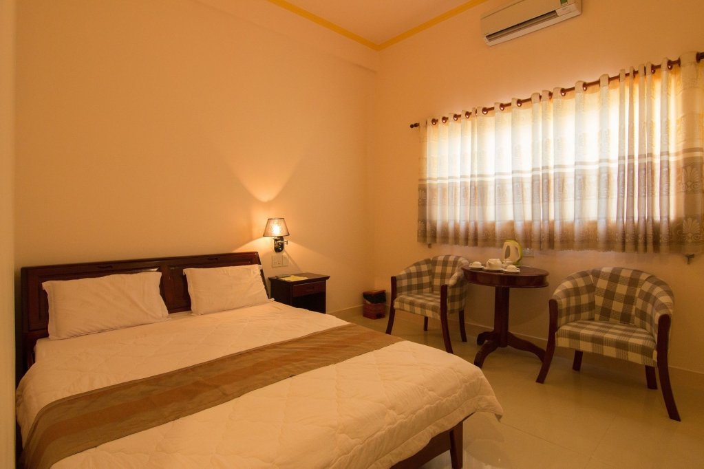 nhat ha hotel