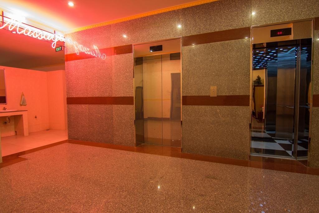 nhat ha hotel