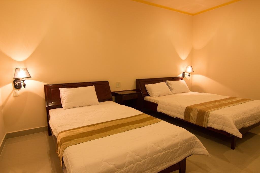 nhat ha hotel