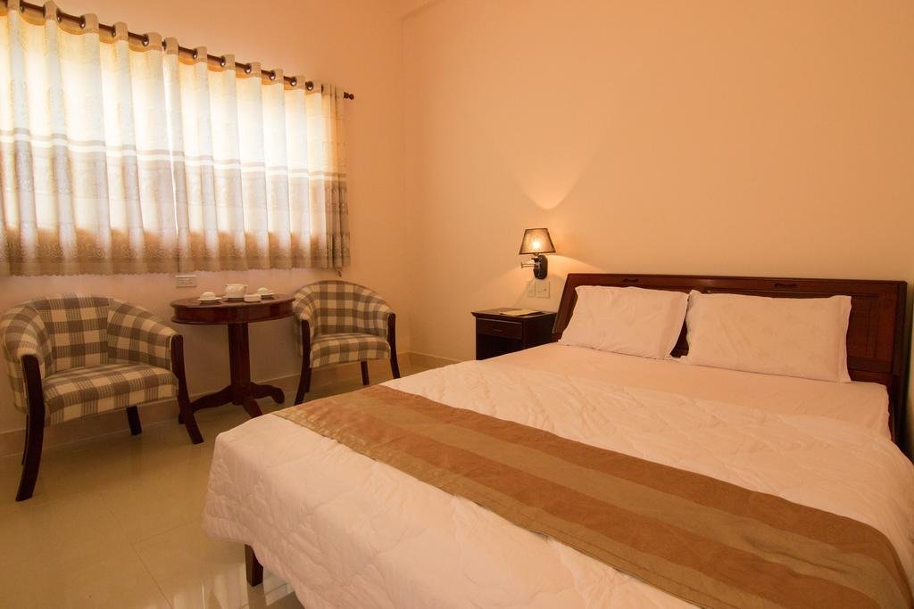 nhat ha hotel