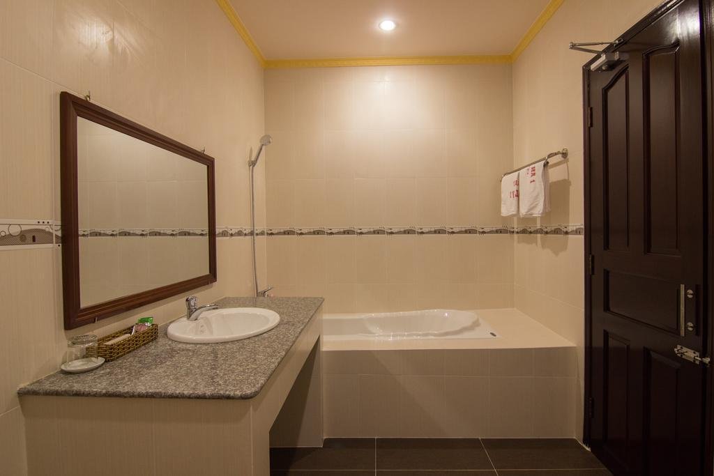 nhat ha hotel