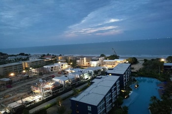 baan thew talay blue sapphire 353