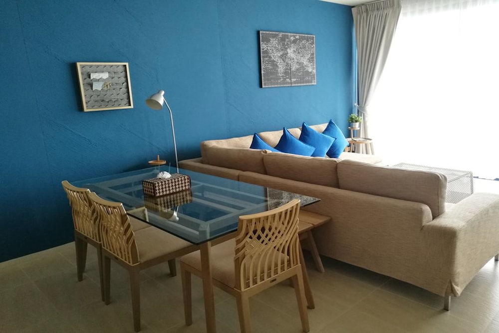 baan thew talay blue sapphire 353