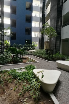 baan thew talay blue sapphire 353