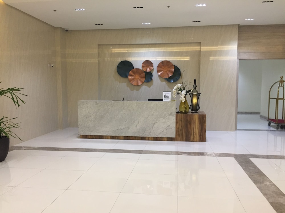 101 newport condo across the airport