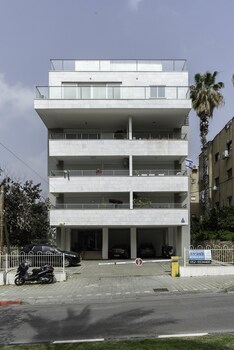 Sea N' Rent - 23 Shderot Bialik,Ramat Hasharon>>Herzliya,0 star